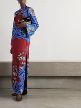 Modernes Midikleid mit ethnischem Grafikdruck